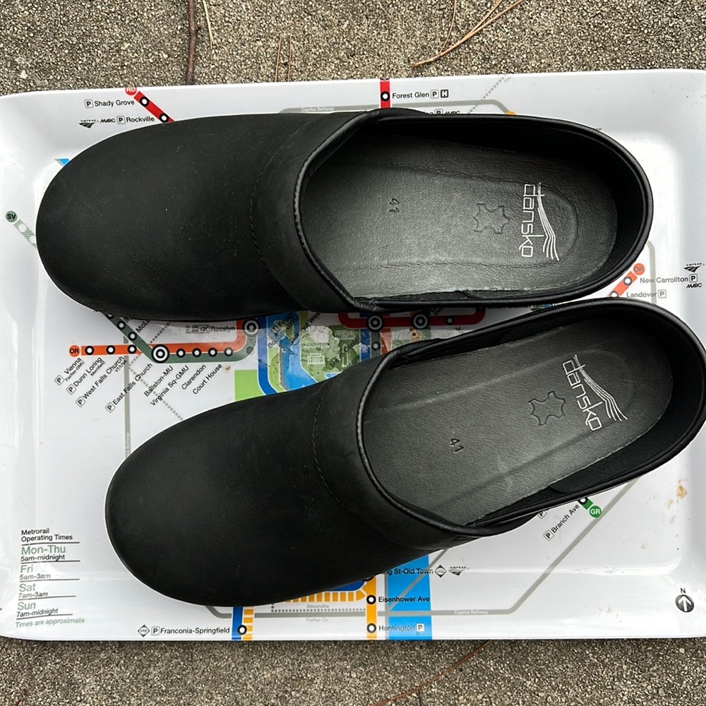 Dansko Pro Black clogs 41 Women’s 10.5 EUC